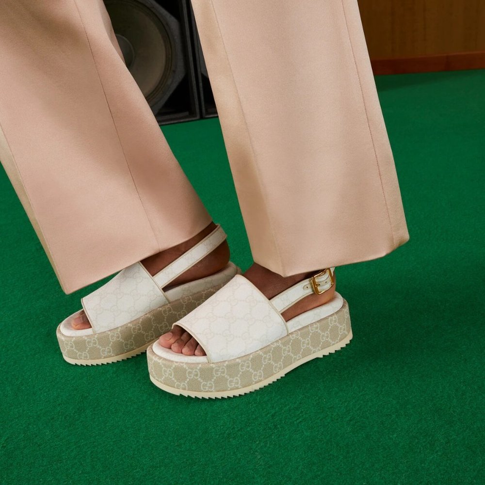 Gucci Supreme Slides in White/Beige, size 38.5